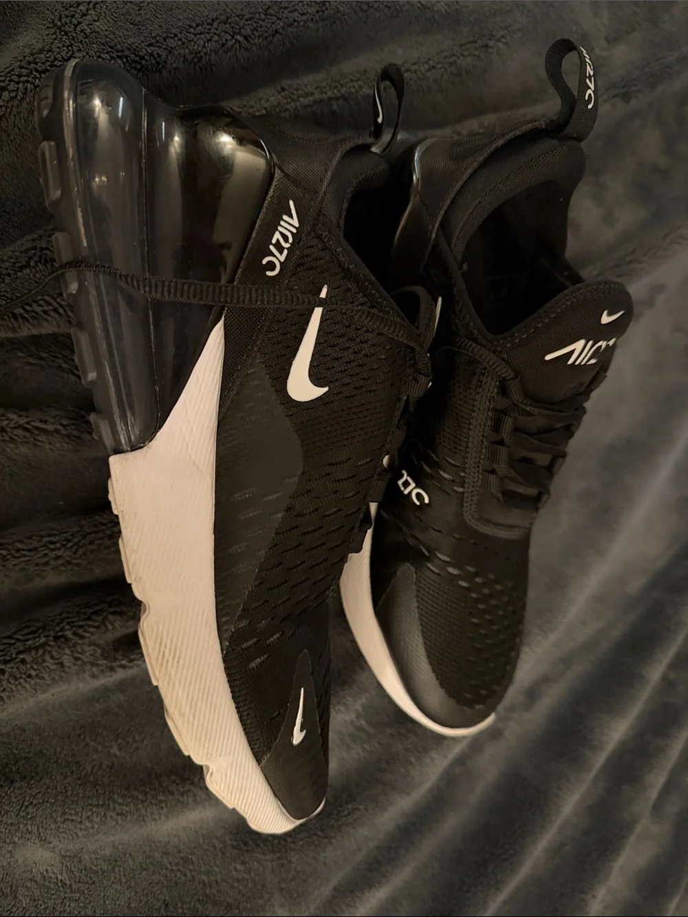 Nike Air270 Women’s Black with White Accents Athletic Sneakers Size 9